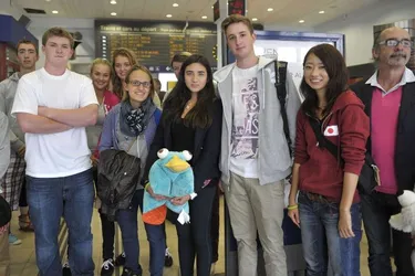 Cinq jeunes étrangers accueillis par AFS