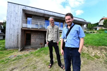 Une famille de Guéret a fait construire une maison bioclimatique en bois et en paille avec des professionnels de Creuse
