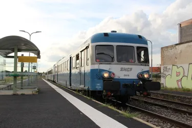 Le train "Bleu d'Auvergne" de passage à Brioude, pour les 150 ans de la ligne Clermont-Ferrand - Aurillac