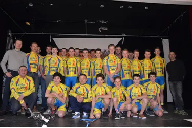 Le Vélo Club de La Souterraine porte fièrement les couleurs jaune et bleu de la ville