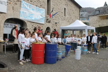 Retour en tweets sur la mobilisation pour garder les deux classes de l'école de Monceaux-sur-Dordogne (Corrèze)