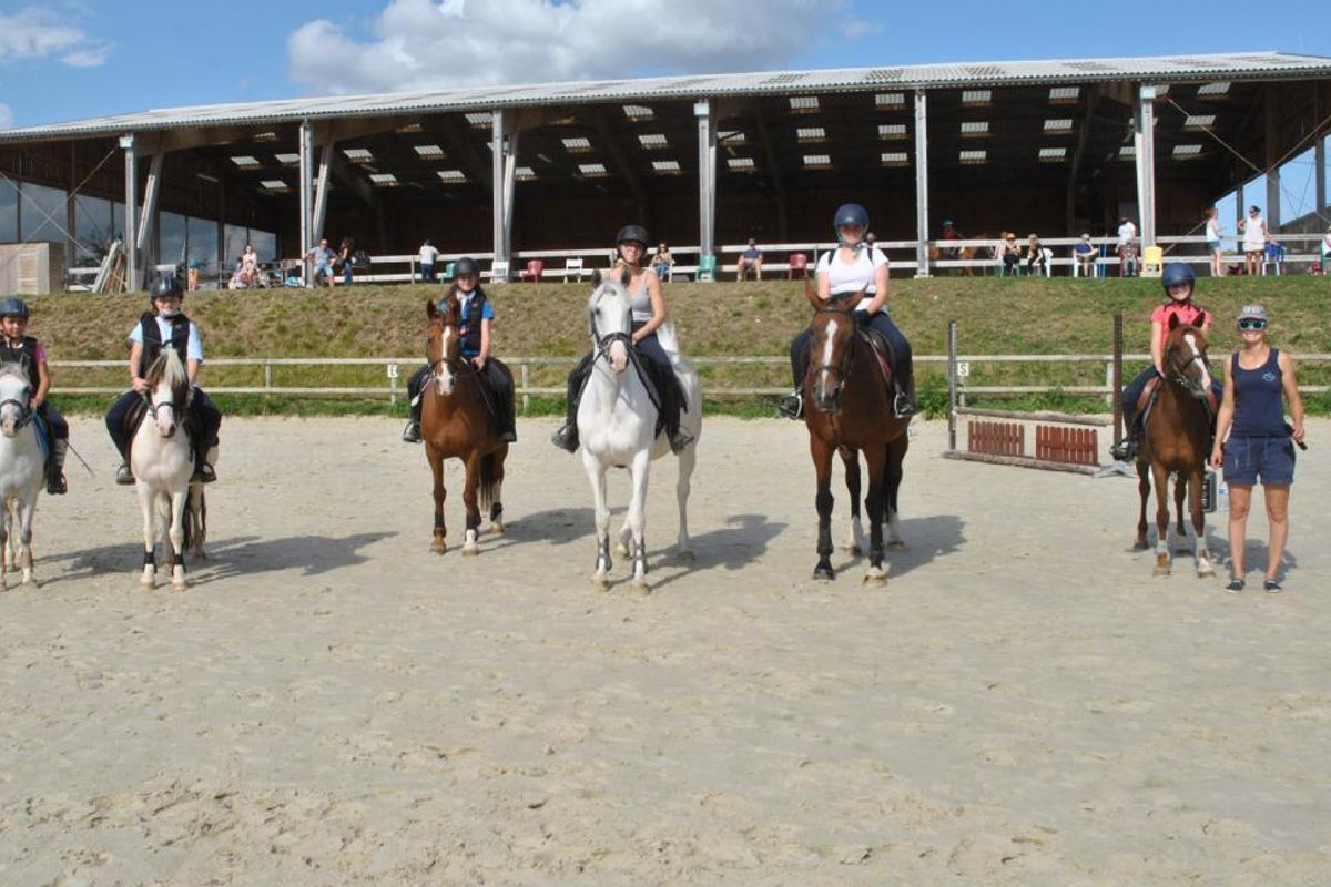 cheval-avec-senantes-en-selle-dimanche-l-cho-r-publicain