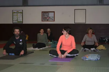 Les cours de yoga ont repris sous la houlette de Daniel Boudoul, au gymnase Pierre-Chany