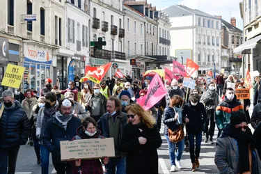 Deux cents personnes ont manifesté pour défendre la culture ce samedi à Montluçon (Allier)