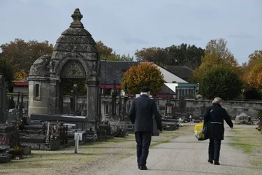 La circulation régulée au cimetière de Moulins pour la Toussaint