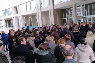 Attentats dans l'Aude : une minute de silence observée devant le palais de justice de Clermont-Ferrand