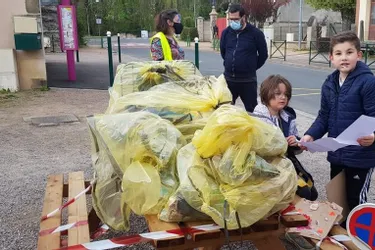 32kg de déchets sauvages ramassés par les enfants de Bressolles sur leur commune