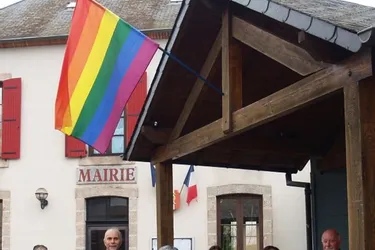 Opération arc-en-ciel à Soumans (Creuse) pour lutter contre l'homophobie