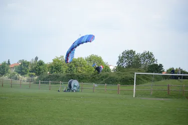 Un parachutiste en difficulté à "Riom in the Mood"