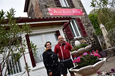 Avec la crise, ils ont failli vendre leur restaurant "Les bons amis" à Culhat (Puy-de-Dôme), ils ont préféré investir