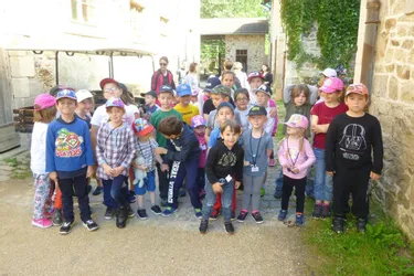 L’école Le Petit Prince rend visite aux animaux du Parc du Reynou
