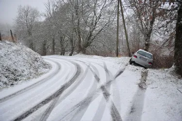 Neige : pas de transports scolaires lundi 21 janvier dans le Cantal