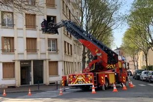 Les pompiers mobilisés pour un début d'inondation dans un immeuble de Vichy (Allier)