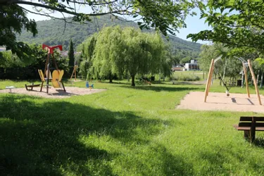 A Volvic (Puy-de-Dôme), l'aire de jeux du Cessard a été rénovée