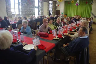 Une soixantaine d’anciens à table