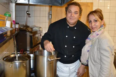 Wafa et Abdel Chikhaoui viennent d’ouvrir leur restaurant rue Lasteyras