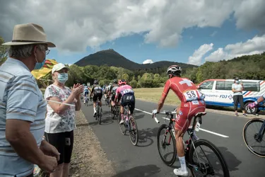 Passage du tour de France au col de Ceyssat : la science du placement pour bien voir les coureurs