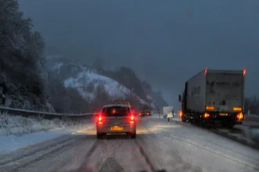 Cantal : des restrictions de circulation sur la RN122 à cause de la neige