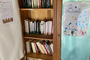 Une armoire à livres installée à Pers