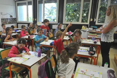 La ministre de l'Education, dans le Cantal, pour évoquer la suite de la convention pour l'aménagement du territoire scolaire