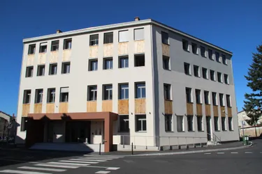 L'Institut de formation d'aides-soignants d'Ambert (Puy-de-Dôme) devra encore attendre avant de déménager