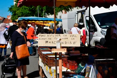 Les règles sanitaires pas toujours respectées à la foire du Grand marché de Vichy (Allier)