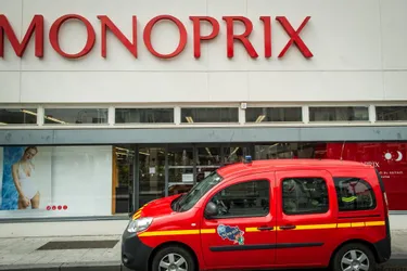 Le magasin Monoprix évacué à Montluçon (Allier) à cause d'une odeur de fumée suspecte