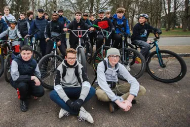Des jeunes se retrouvent régulièrement à Vichy pour assouvir leur passion du vélo... La Bike-life ? « C’est la liberté M’sieur »