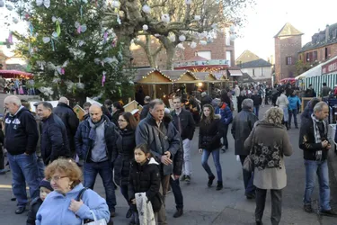 Inauguré hier, le célèbre marché de Noël se poursuit aujourd’hui toute la journée