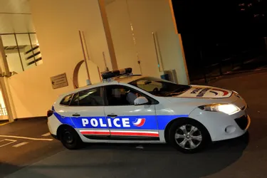 Clermont-Ferrand : il dégaîne lames et pistolet à la vue des commerciaux