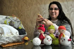 Marion Veyry réalise des doudous et vêtements pour enfants