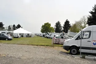 Des caravanes occupent les terrains de foot à Saint-Victor