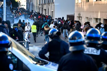 Six mois de prison pour le "casseur" interpellé pendant les manifestations lycéennes à Clermont-Ferrand