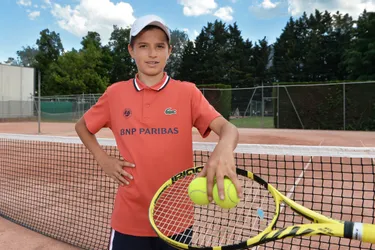 Un jeune tennisman clermontois ramasseur de balles à Roland-Garros