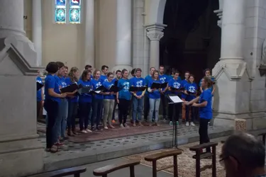 Une chorale en concert à l’église