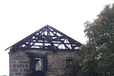Une maison entièrement détruite par le feu à Jugeals-Nazareth