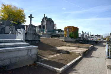 Creuse : des habitants en colère après la destruction d'une partie du cimetière