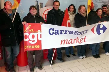 Des salariés de l’enseigne Carrefour Market ont manifesté afin d‘interpeller la direction
