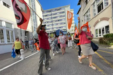 Manifestation des salariés de La Poste contre les 147 suppressions d’emploi à Limoges