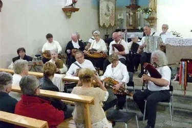 Aux sons des vielles, cornemuses et accordéons à l’église Saint-Vincent