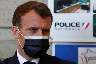 Sécurité : à un an de la présidentielle, comment Emmanuel Macron tente d'occuper le terrain à droite