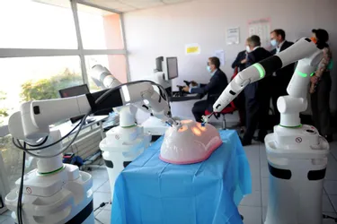 Un robot pour des opérations de chirurgie à la polyclinique Saint-Odilon à Moulins : une première en France