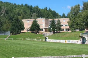 Deux classes fermées pour cause de Covid-19 au collège de La Monnerie-le-Montel et à la maternelle de Saint-Bonnet-lès-Allier (Puy-de-Dôme)