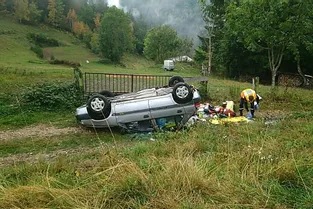 Accident de la circulation à Mayres (Puy-de-Dôme) : une voiture finit sur le toit