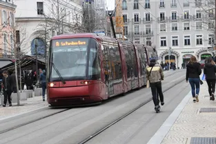 A Clermont-Ferrand, les voies de tram, ce n'est que pour le tram !