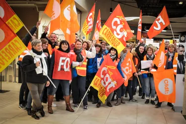 Le personnel du Carrefour Montluçon en grève depuis 4 heures ce samedi