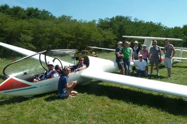 Présidé par le champion du monde de vol à voile, le club de planeurs de Vichy compte 25 membres