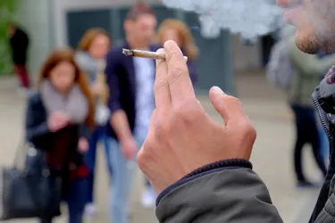 Fumer à l’intérieur ou en dehors des lycées, la question s’est posée