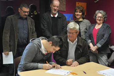 Sept conventions d’engagement signées pour l’emploi fin avril à Villefranche-d’Allier