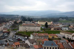 La problématique de la désertification médicale s'invite dans la campagne électorale à Ambert (Puy-de-Dôme)